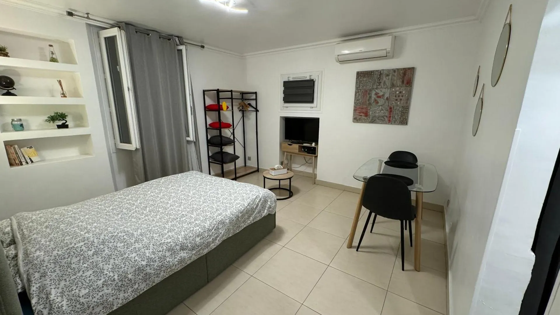Grand Studio, Parking Prive, Cuisine Separee Cannes France