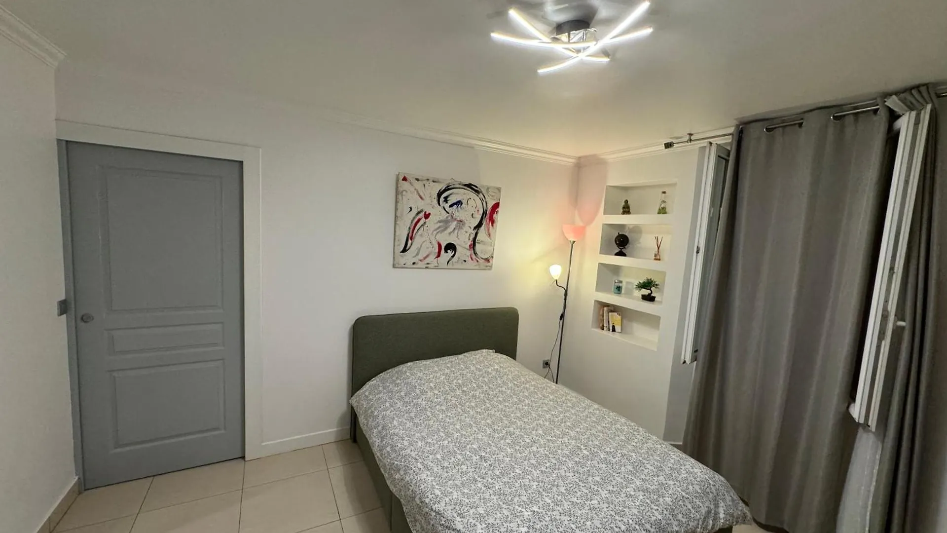 Grand Studio, Parking Prive, Cuisine Separee Cannes France